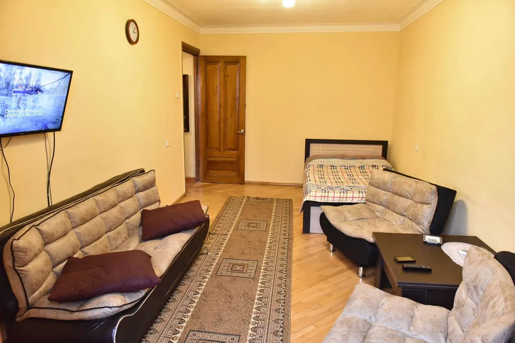 Однокомнатная чистая квартира посреди метро Дидубе и метро Грмагеле