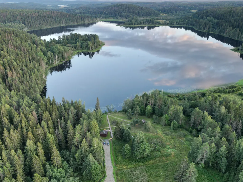 Коттедж Домик с панорамным остеклением, террасой и видом на озеро — аренда посуточно в Сортавала