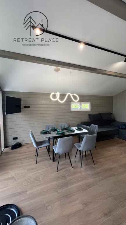 Панорамный дом с баней на дровах и чаном в окружении ёлок