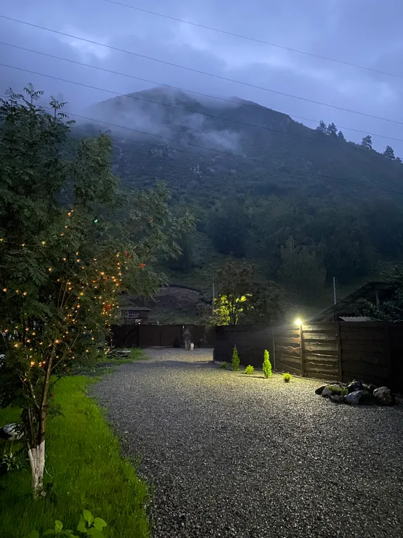 Дом благоустроенный с видом на гору