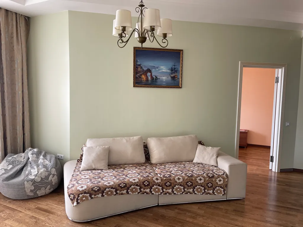 Видовая трехкомнатная квартира