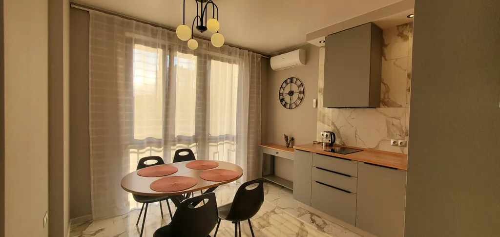 Просторные апартаменты в живописном месте Ялты с видом на море