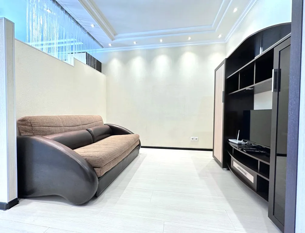 1-комнатная квартира с балконом и видом на реку рядом с Кузбасс-Арена