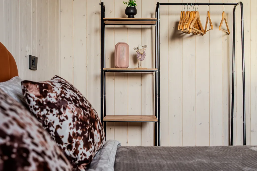 Новый дом с большим столом, кинотеатром, баней