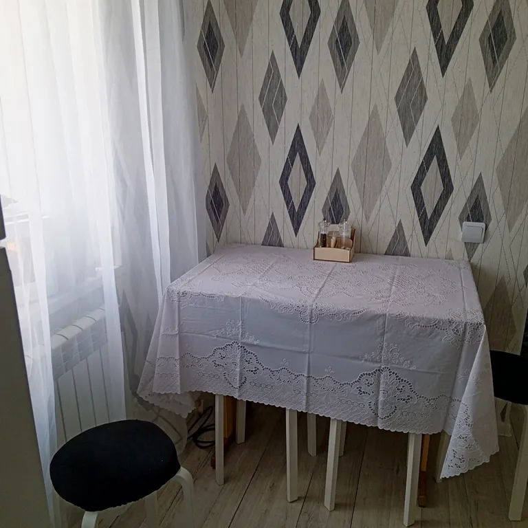 Часть дома на первом этаже, свой двор, где уютно, спокойно