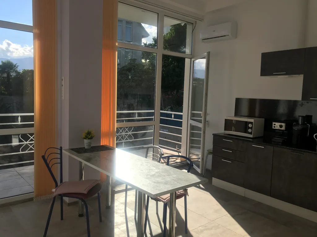 Новый дизайнерский европейский дом недалеко от моря, у Ялта интурист