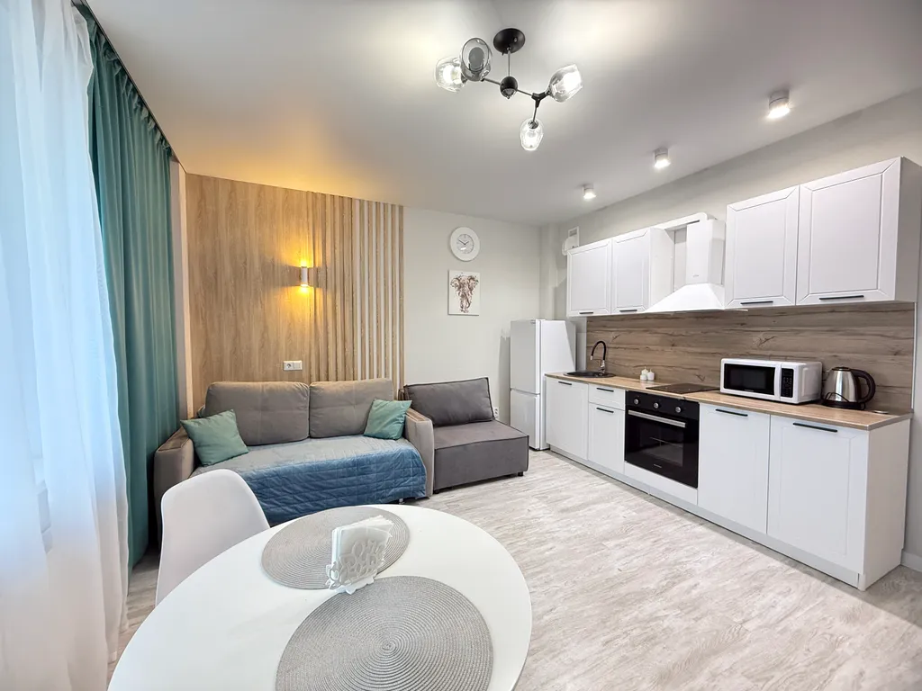 Квартира Студия Яркая луна — Тюмень