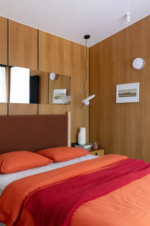 Дом в современном русском стиле в сосновом лесу