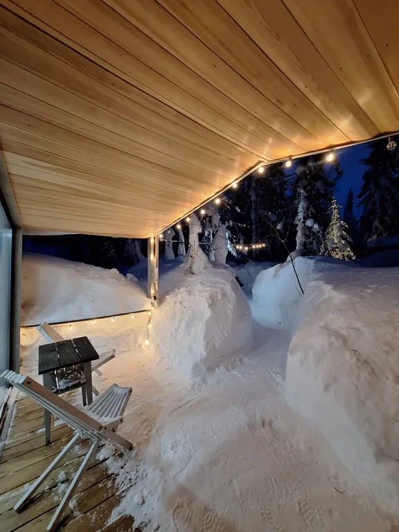 Коттедж Уютный семейный домик с террасой в лесу — Шерегеш