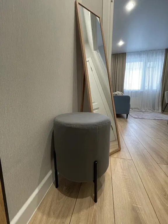 Стильная и уютная квартира с витражом на лоджии и прекрасным видом