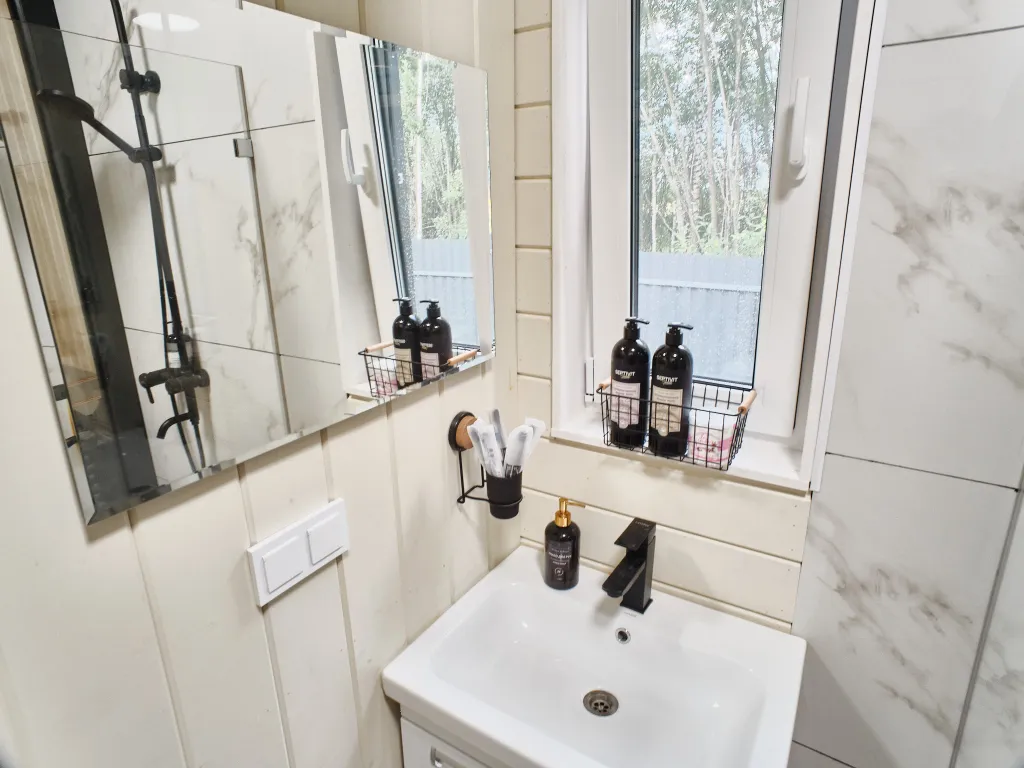 Коттедж Новый дом с сауной и детской/спортивной площадкой — Капорки