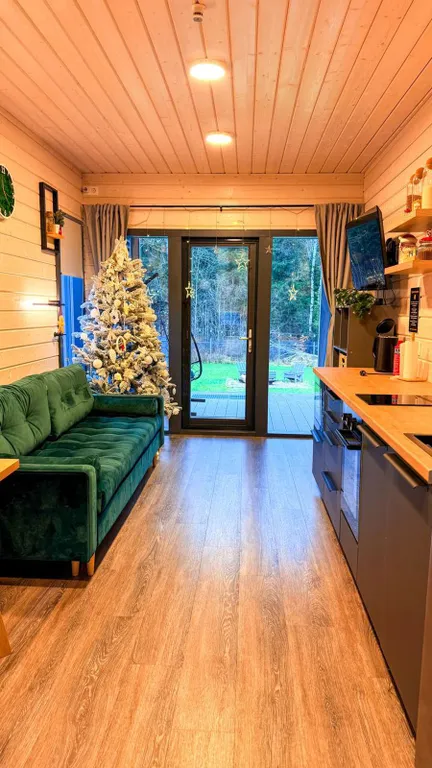 Уютный дом с панорамным видом на лес