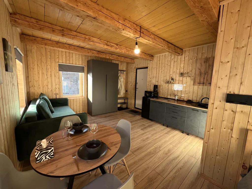 Коттедж Дом на Алтае в 15 минутах до Манжерок — аренда посуточно в Манжерок