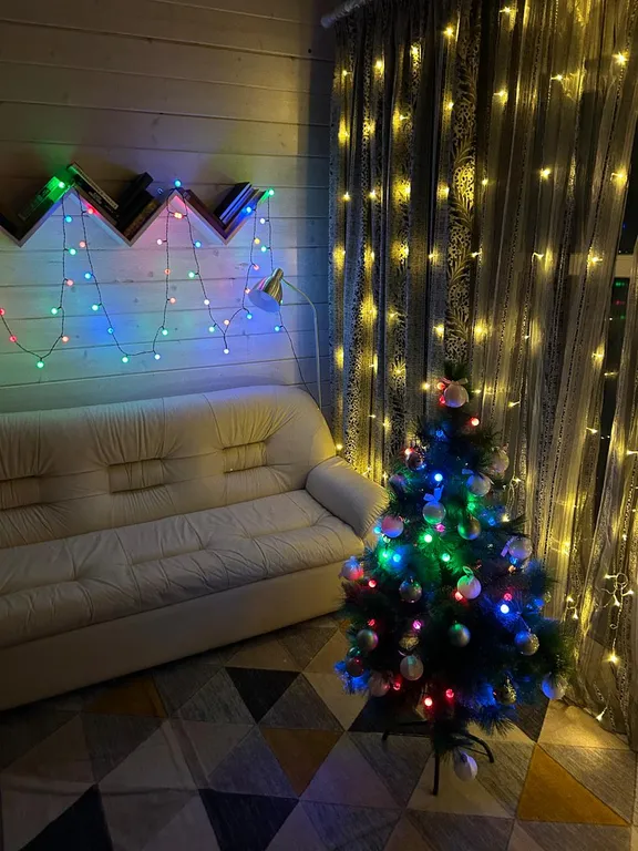 Уютный домик на берегу реки