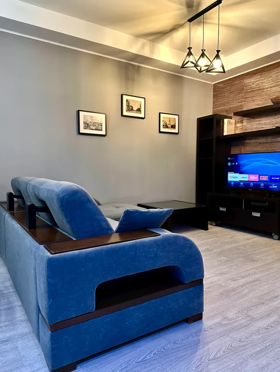 Двухкомнатная студия. Идеальная локация. Парковка во дворе.