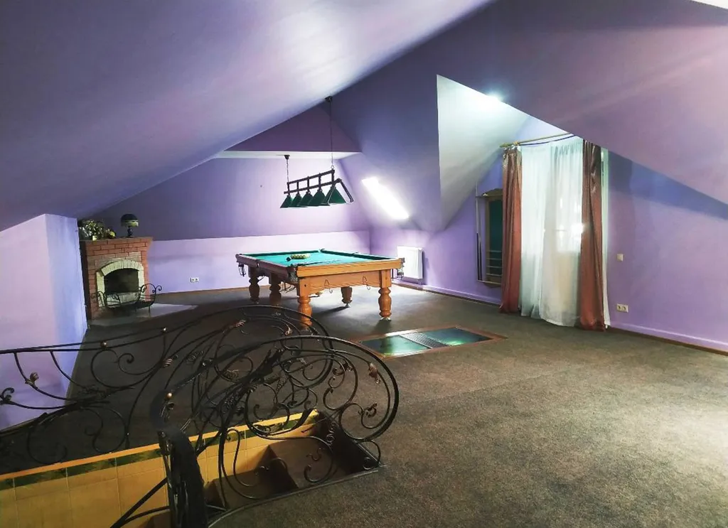 Дом с баней и бассейном