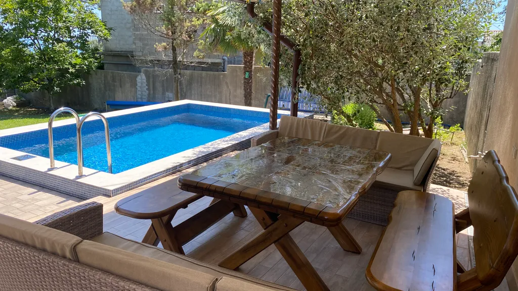 Коттедж с бассейном