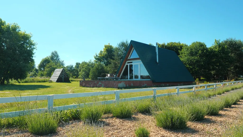 Треугольный дом между Минском, Несвижем и Миром