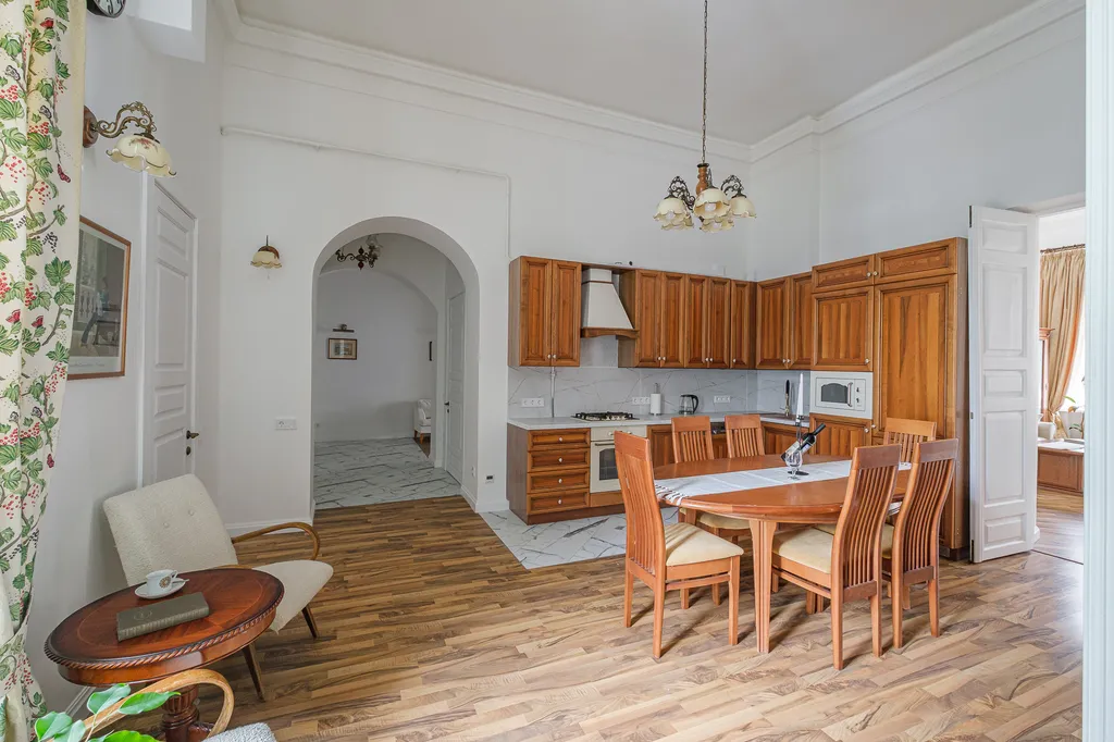 Элегантная квартира Delux с тремя спальнями, парковкой у Эрмитажа