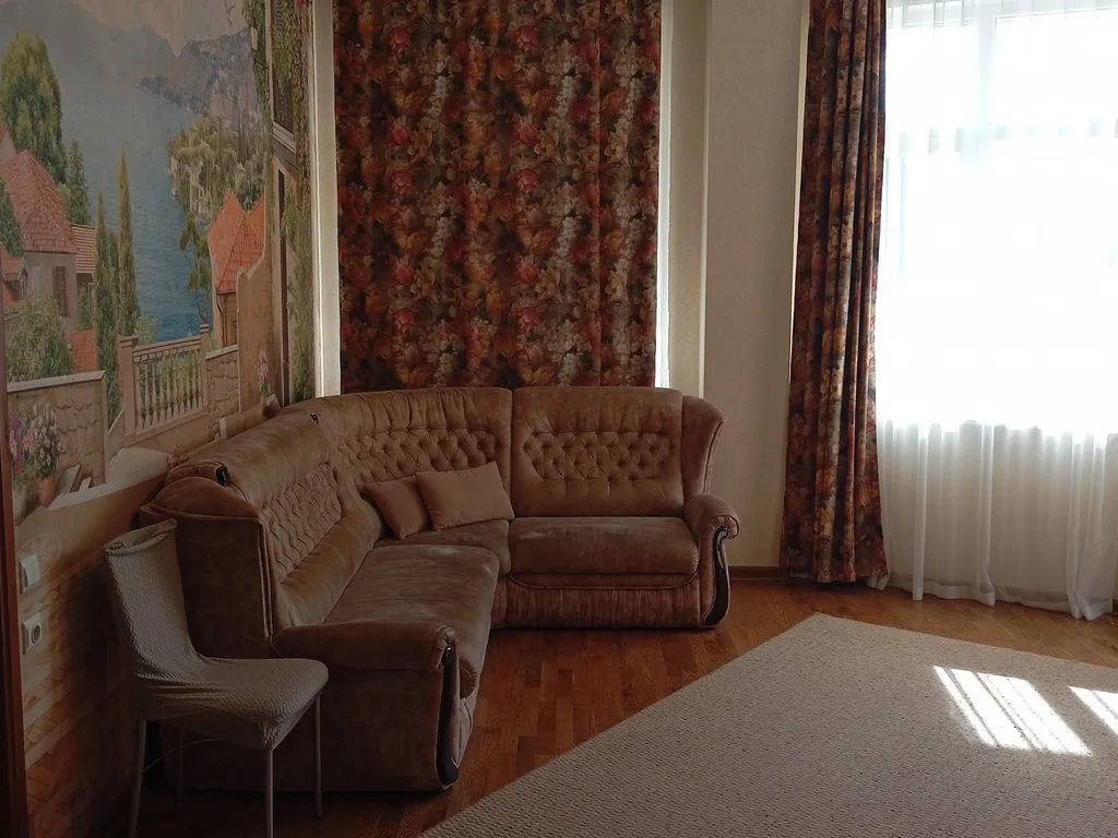 Двухкомнатная квартира с большой видовой террасой, отдельным входом