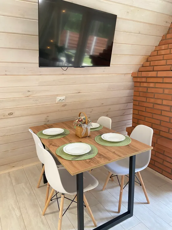 Треугольный дом в лесу Gray