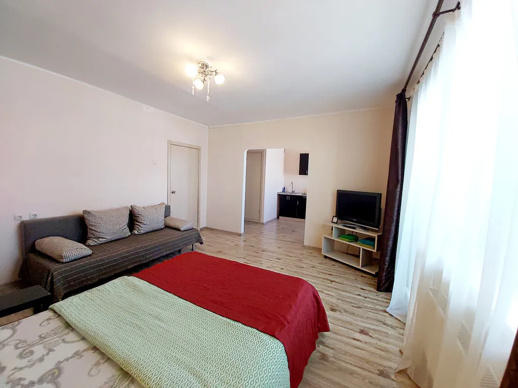 Просторная студия с видом на Урал в центре города