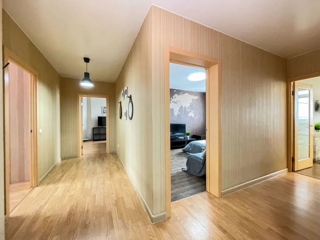 Квaртиpa с хоpoшим peмoнтoм c тpемя изолировaнными комнатaми