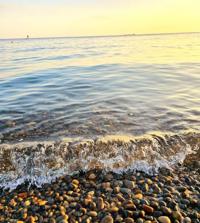 Современная 2-я большая квартира прямо на набережной с пляжем у дома