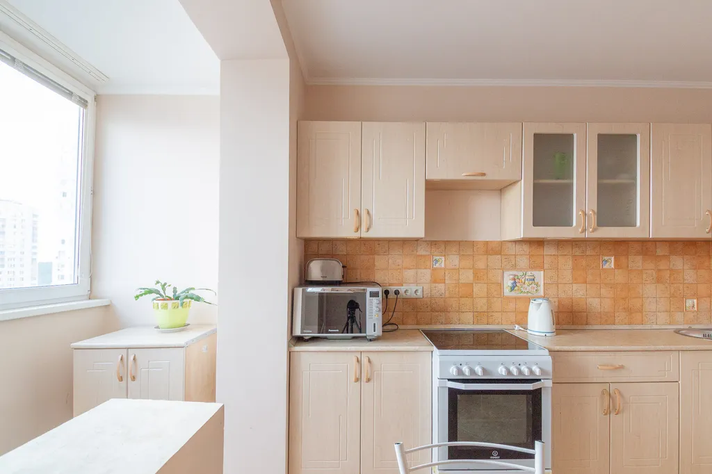 Истомáн 2+2 с видом на город