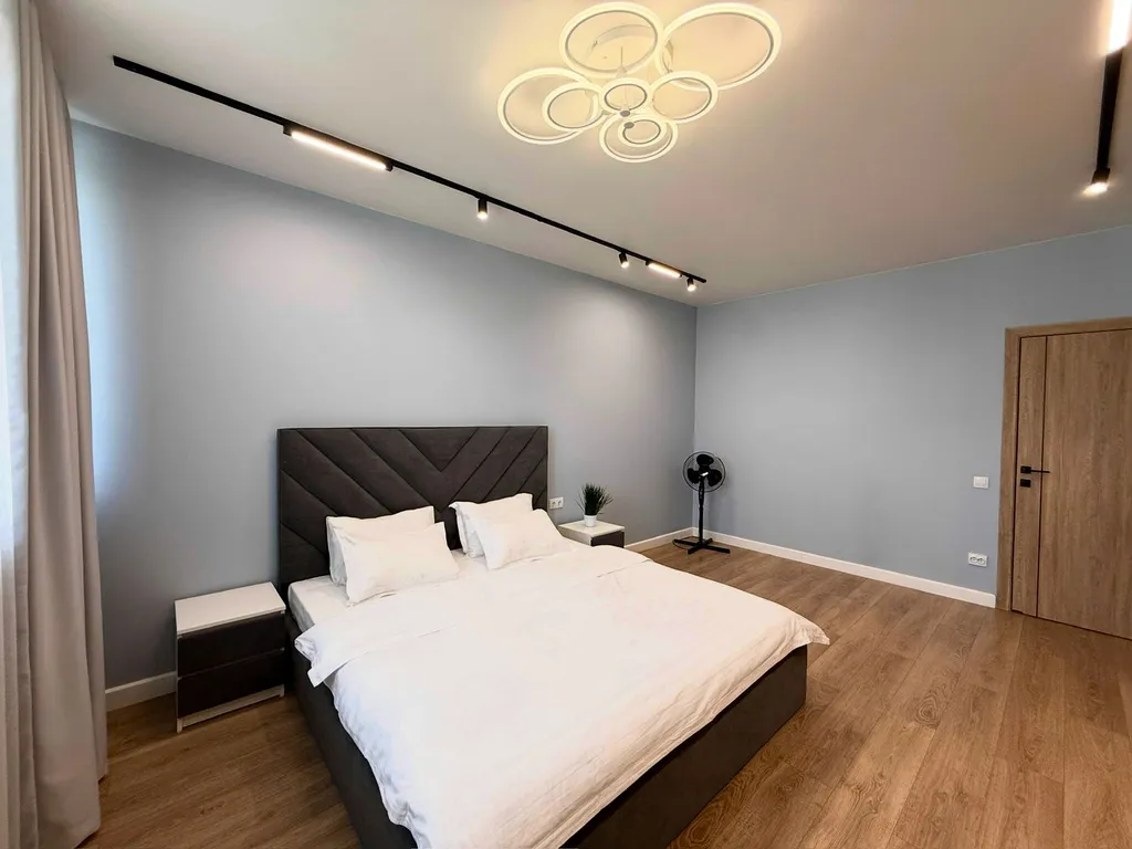 3-х комнатная квартира в ЖК "Раимбек» центр, метро & питьевая вода