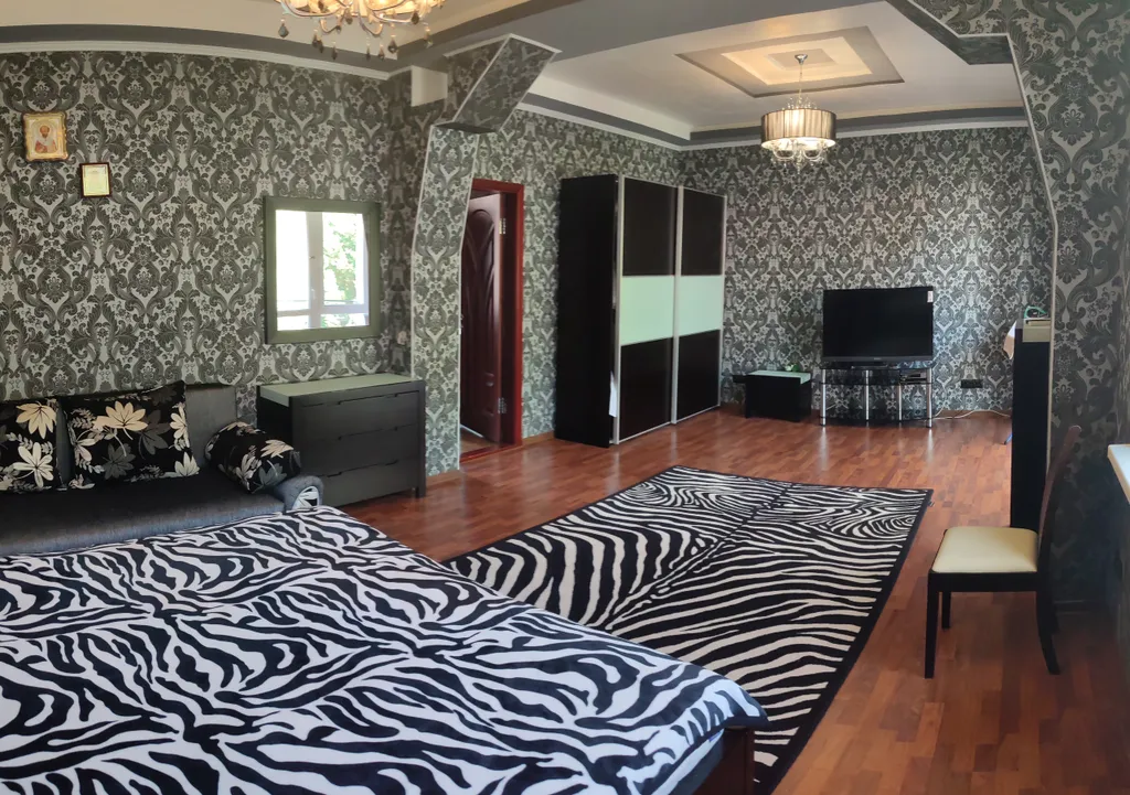 Уютный дом с бильярдом, видомом на горы и лес