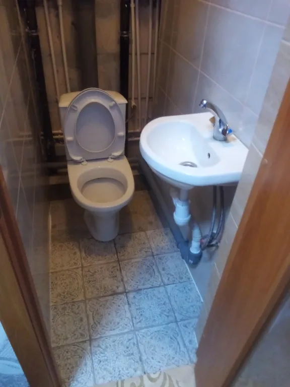 Квартира в новом доме на берегу реки. Парковка свободная.