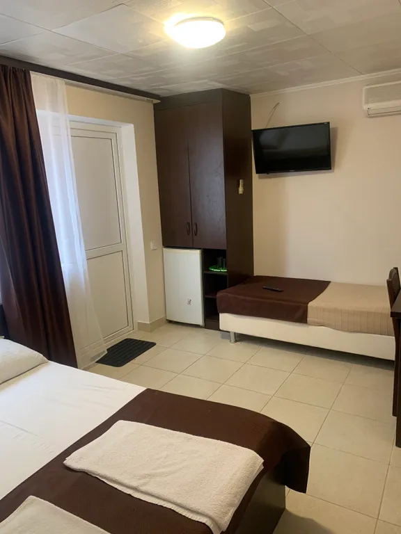 Квартира Квартира Трёхместный номер возле бассейна первый этаж — Геленджик