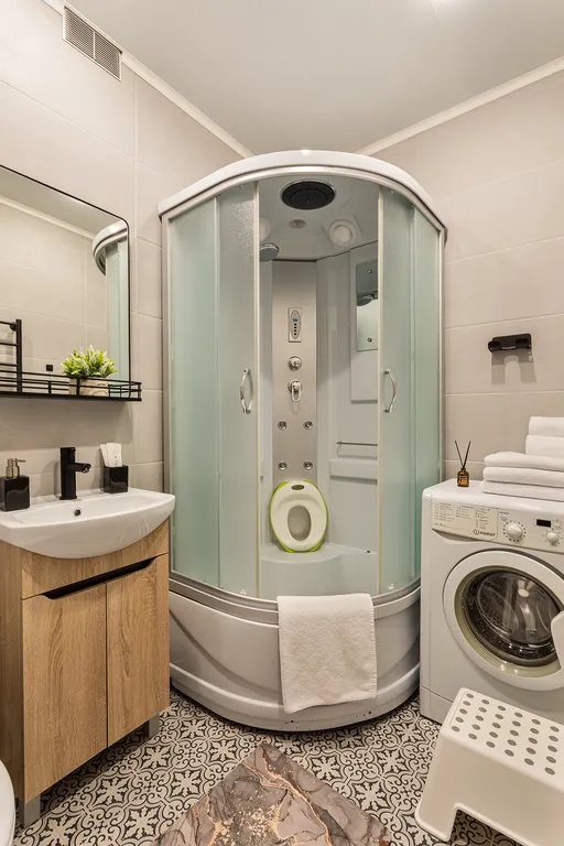 FullHouseApart Двухкомнатная квартира с балконом и детской кроваткой