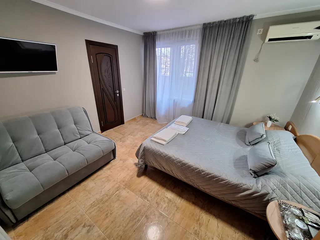 Квартира Квартира Комфорт плюс с террасой четырёхместный номер двуспальной кроватью — Геленджик