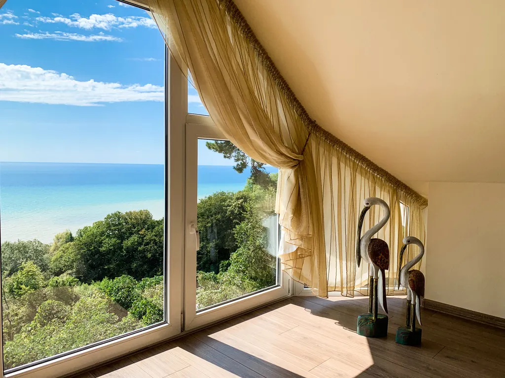 Бассейн. Восхитительный вид на море