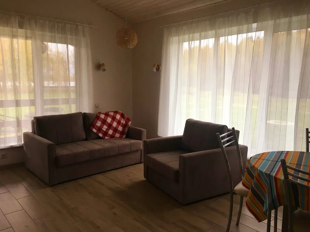 Уютный дом с видом на озеро с камином. Собственный закрытый пляж