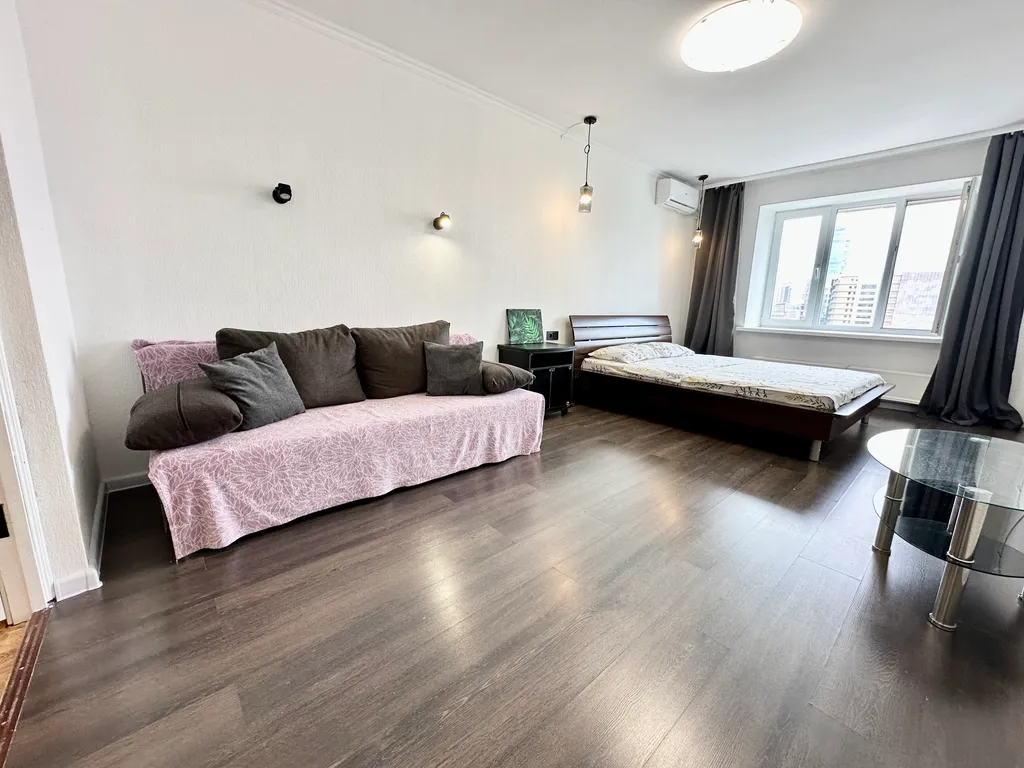 Однокомнатная квартира в тихом уголке самого центра Екатеринбурга