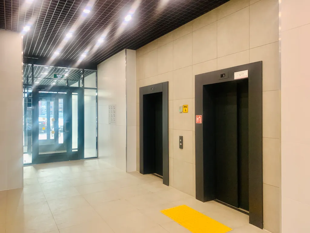 Светлая студия с видом на закат