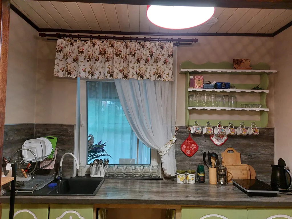 Банный домик на пруду