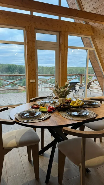 Уютный дом с видом на реку