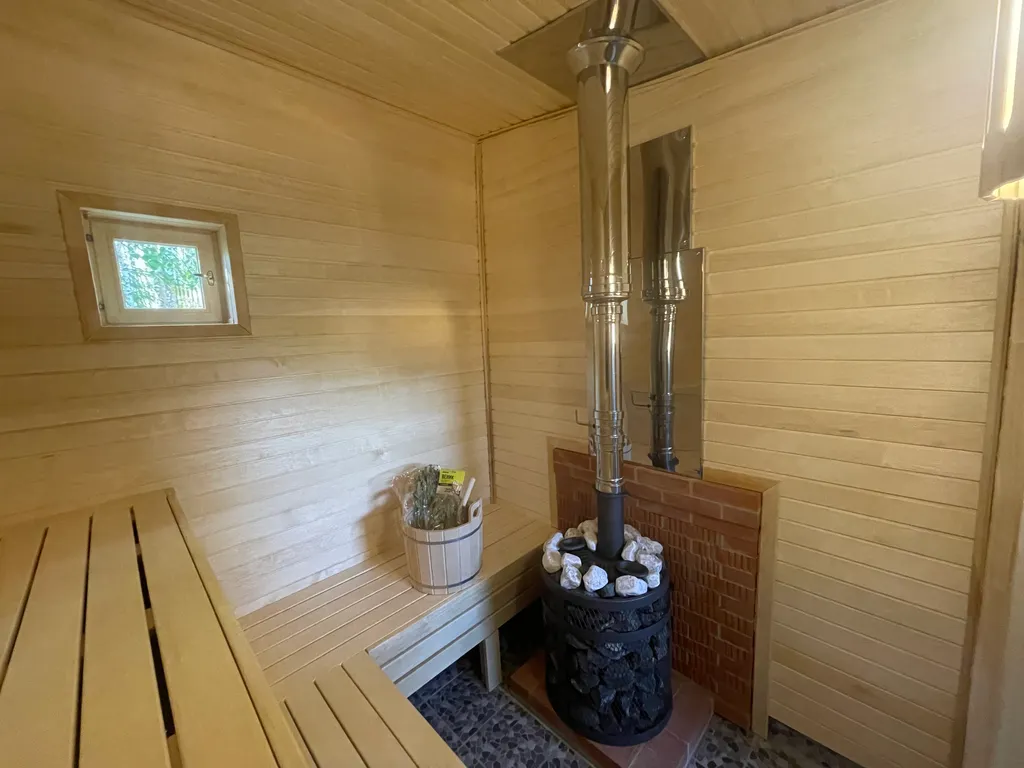 Дом на берегу реки №1