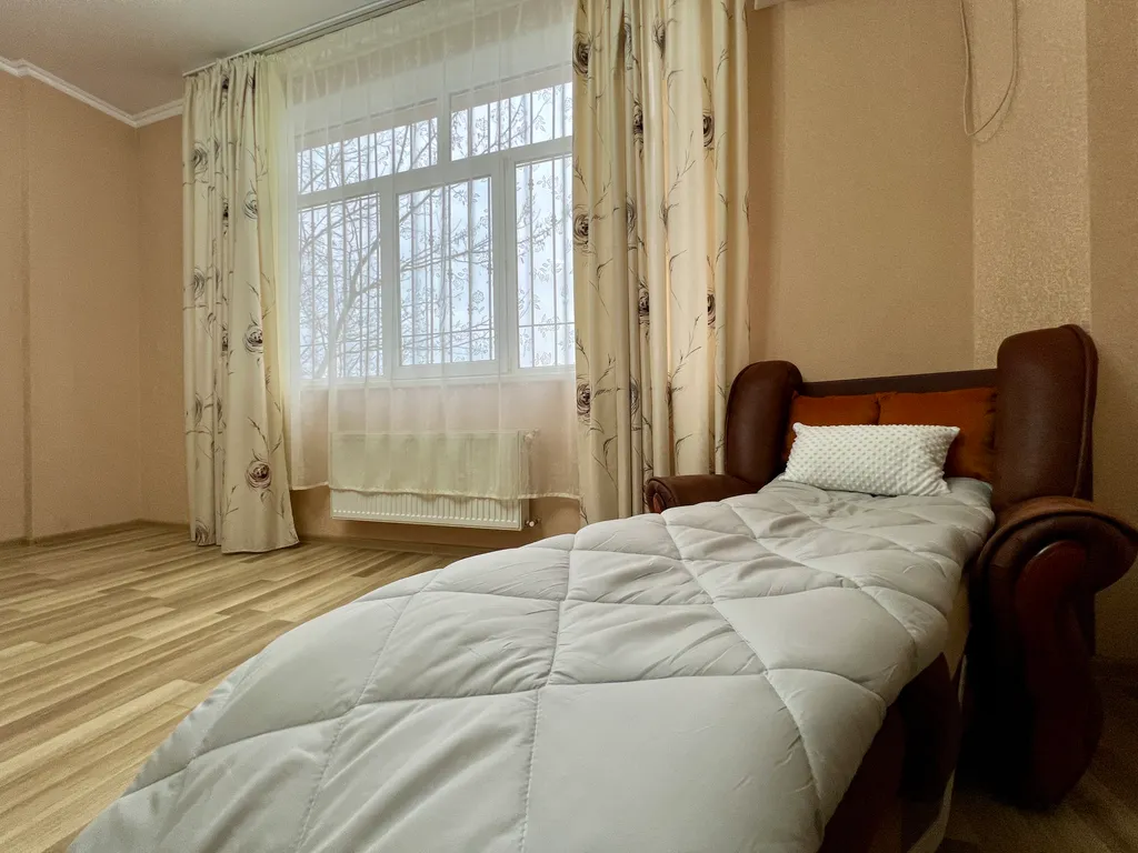 Рядом пляж парк Победы Херсонес не берем оплату за уборку