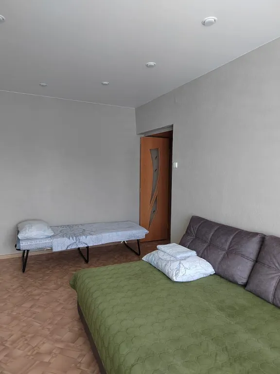 Квартира Большая двухкомнатная квартира рядом с аэропортом — Обь