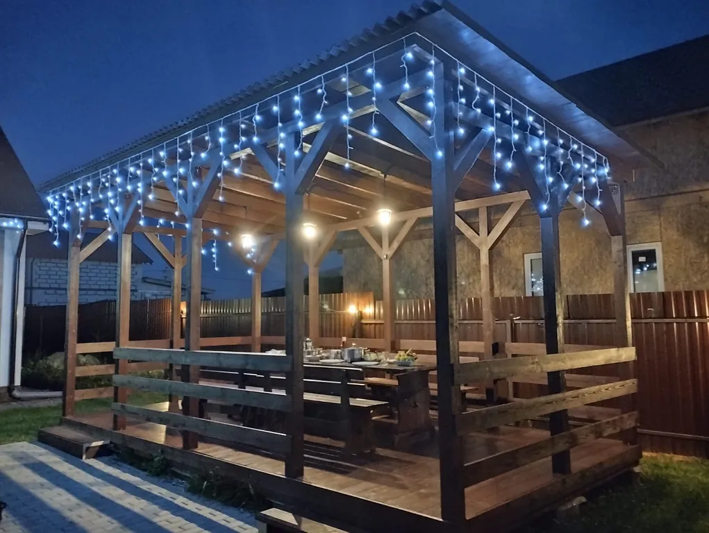 Коттедж с баней и бассейном