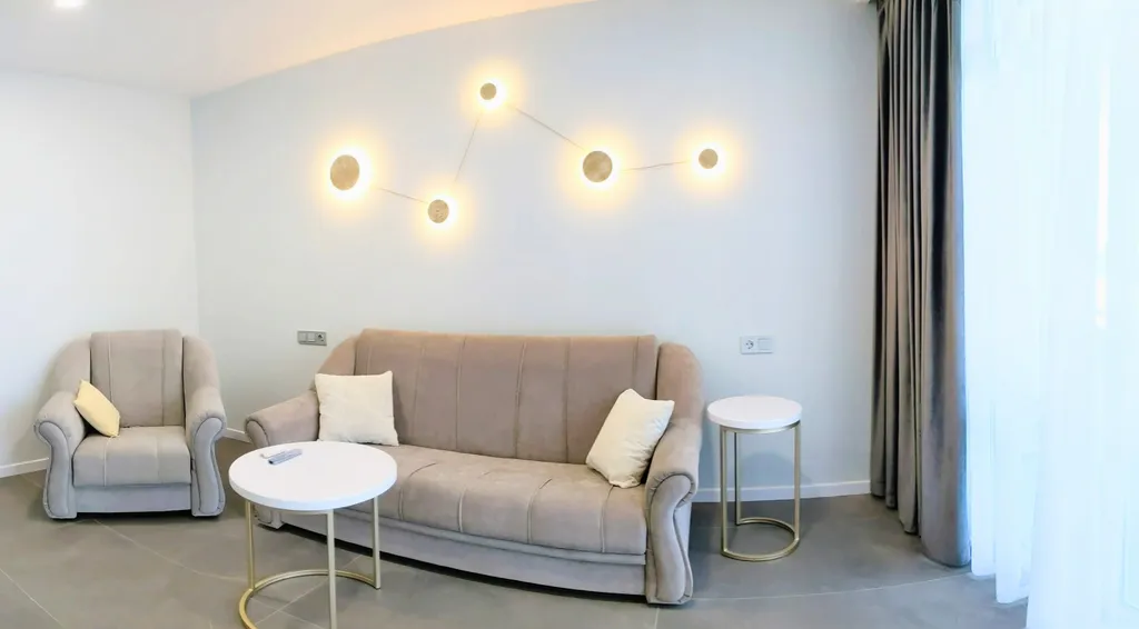 Современный семейный номер с видом на море