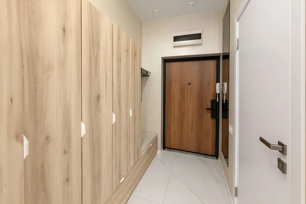 Светлая студия с бассейном на территории