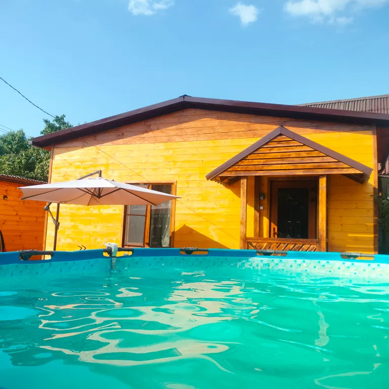 Дизайнерский домик-студия в бирюзовом стиле