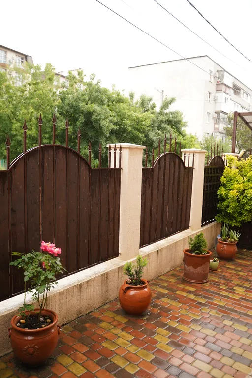 Коттедж Отдельный двухэтажный дом с уютным двором — Геленджик