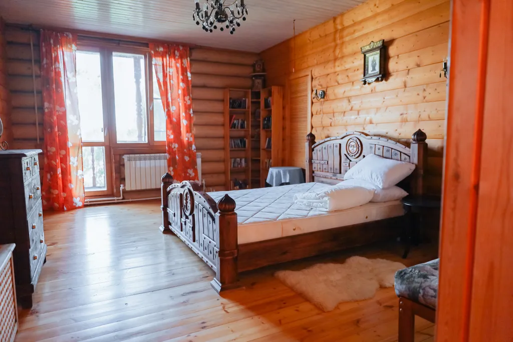 Огромная фамильная усадьба с баней на берегу водохранилища